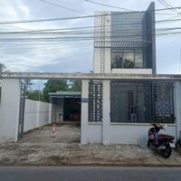 Bán nhà chiều ngang rộng 9m có gara đậu oto riêng giá dưới 6 tỷ
