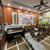 NHÀ DÂN XÂY 3 TẦNG - THOÁNG TRƯỚC, THOÁNG SAU, FULL NỘI THẤT ĐỨC GIANG- LONG BIÊN.