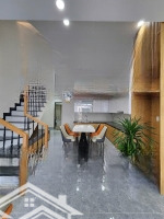 Nhà Mẫu Lệch Tầng: 4,8 Tỷ, 92M2 Nhà 1 Trệt 2 Lầu Có Phòng Ngủ Dưới Gần Vòng Xoay An Phú, Thuận An