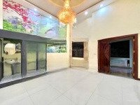 Cho Thuê Căn Hộ Nguyên Tầng Trệt Có Sân / Full Nội Thất, Tách Bếp / Trần Nhà Cao 6M / Rộng 80M2