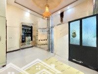 Cho Thuê Căn Hộ Nguyên Tầng Trệt Có Sân / Full Nội Thất, Tách Bếp / Trần Nhà Cao 6M / Rộng 80M2