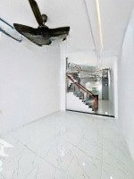 Chủ Gửi Bán Nhà Phố 1 Trệt 2 Lầu, Cách 15 Đường 30/4, Gần Quảng Trường Tỉnh, Nhà Mới