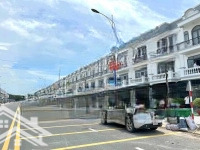 Nhà Phố Thăng Long Bàu Bàng .3.Tyr300