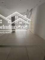 Cho Thuê Nhà Nguyên Căn Góc Ngã Tư Tô Hiến Thành - Bà Triệu: 35M2X5Tầng. Mặt Tiền 4,2M Kv Sầm Uất