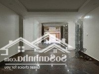 Mặt Tiền 8M! Mặt Phố Nguyễn Văn Huyên, Thang Máy, Vỉa Rộng, Kinh Doanh, Quận Cầu Giấy