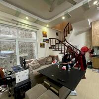 Cho thuê nhà ngõ ô tô đỗ cửa 288 Phố Hoàng Mai, 5 tầng, 33m2, 3 ngủ, 12 Triệu