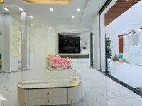Cực Phẩm Q4 Đường 8M Nhà 4 Tầng , Xe Hơi Ngủ Trong Nhà , Shr