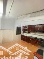 1 Đời Chủ Xe Hơi Thông Dương Bá Trạc 4 Tầng P2 Q8