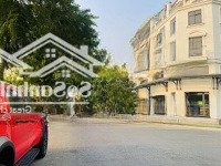 Shophouse Góc 7X20M Hoàn Thiện Sẵn Đẹp Có Thang Máy Cho Thuê 40 Triệu/Th. Phù Vừa Ở Vừa Làm Văn Phòng