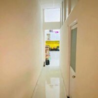 Nhà xinh cấp 4 có sân rộng cổng rào tân thới hiệp ngay metro