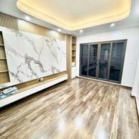 Cần bán nhà đẹp lung linh trung tâm Cầu Giấy 46m2, 6T, ô tô qua nhà, kinh doanh sầm uất, giá tốt nhất