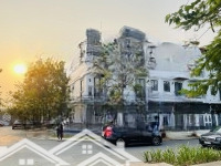 Nhà Phố 4Pn- 5 Vệ Sinh1 Trệt 3 Lầu. Giá Tốt Nhất 17 Tỷ, View Công Viên Giá Bán 18 Tỷ, View Hồ Giá Bán 22,5 Tỷ