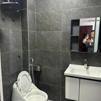Cho thuê nhà mặt phố Văn Cao, DT: 80m2, 5 phòng ngủ.