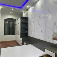 Cho thuê nhà mặt phố Văn Cao, DT: 80m2, 5 phòng ngủ.