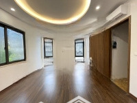 1 Nhà Ra Phố, Lô Góc, Ngay Royanl City,, Phố Đường Láng, Ở Sướng, 62M2 X 5 Tầng,Mặt Tiền6,5M, Giá Bán 12 Tỷ