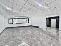 Cho Thuê Văn Phòng Nguyễn Ngọc Nại Diện Tích 120M2 Giá Bán 15. 7 Triệu View Full Kính