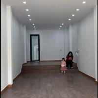 Bán nhà 2 tầng phố Mê linh, Vĩnh yên. KD sầm uất. thiện trí bán giá thương lượng mạnh.