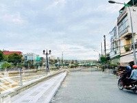 Bán Nhà Mặt Tiền Bờ Hồ Huỳnh Cương Ngang Trên 7M Vị Trí Đẹp