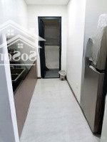 Chính Chủ Bán Căn 2 Phòng Ngủ Nội Thất Đủ Dùng, Ban Công Hướng Đông Nam, Diện Tích: 70M2, Giá: 2.350