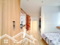 Tận Hưởng View Sân Thượng Siêu Chill Trên Con Phố Sầm Uất