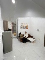 Bán Căn Hộ Ccmn Phố Đê La Thành Nhỏ - Có Ban Công Rộng - 50M 2 Ngủ Giá Bán 1,9 Tỷ