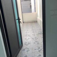 Cho thuê nhà 3 tầng Ngô Gia Tự, Thượng Thanh, Long Biên. 60m. Giá: 8 triệu/tháng. Lh: 0967873362