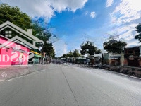 Bán Gấp Nhà Biệt Thự Gỗ Có View Hồ, Cây Cảnh Thoáng Mát Ngaymặt Tiềnvành Đai, Ngang 10M, Hơn 50 Triệu/M2