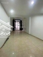 Cho Thuê Nhà Phố Mạc Thái Tổ, Cầu Giấy.diện Tích50M2, 3 Tầng Thông Sàn, Thang Máy. Đủ Đh. Ô Tô Đỗ Cửa