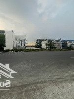 Mt Đường Trương Văn Bang Cách Ubtp 300M.con Đường 40M Nhộn Nhịp Rất Hiếm Nền Rao Bán