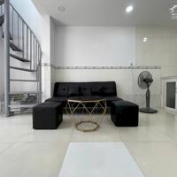 Cần bán gấp nhà 1 trệt 1 lầu, 20m2 sổ hồng hoàn công, giá chỉ 2 tỷ 150 thương lượng, Lh: 0388668882