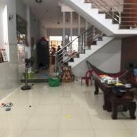 Bán nhà 1 trệt 2 lầu, chắc chắn, DT 105M2, 2tỷ7, gần chợ kp1 phường Tân hiệp.