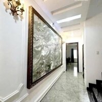 NGAY EMART PHAN VĂN TRỊ - P5 - GÒ VẤP - 5 TẦNG HẦM THANG MÁY - GARA ÔTÔ - DT: 5 X 17M - GIÁ : 17,5 TỶ