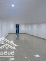 Cho Thuê Nhà Vip Nhất Khu Hoàng Cầu Ôtô Tải Ra Vào Đỗ Cửa 70M X 7Tầng Thang Máy Ốp Kính Làm Vp,Spa
