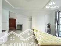 Cho Thuê Căn Hộ Studio Ban Công Layout Trắng Sạch Sẽ - Gần Vòng Xoay Dân Chủ