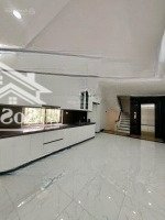 Thật Gấp - Ngô Gia Tự Nhà Mới 6 Tầng Thang Máy - Mặt Tiền Khủng - Full Nt - 2 Oto Tránh - 160 Triệu/M