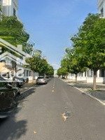 Cần Bán Gấp Căn Nhà Phố 180M2 The Mahhatan - Vinhome Grand Park Chỉ 33,5 Tỷ. Liên Hệ: 0912381539