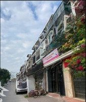 Bán Nhà Liền Kề - Vị Trí Đẹp, Không Gian Trong Lành Giữa Lòng Nội Đô