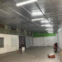 Cho thuê kho xưởng Ngọc thụy Diện tích: 400m Giá 18 triệu. Lh: 0984373362
