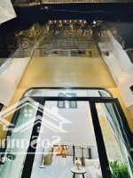 Bán Gấp Nhà Sát Quận 1 - Chỉ Cần Xách Vali Vào Ở!