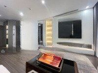 Bán Nhanh Căn Góc Đông Nam 2Pn 2 Vệ Sinhcực Hiếm - 73M2 - Tầng Trung View Bể Bơi Full Đồ Luxury Giá 6,Xtỷ