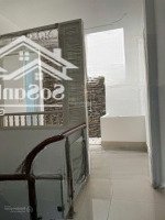 Nhà Nguyên Cănmặt Tiềnbàu Cát 8 P13 Tân Bình. 1 Trệt 2 Lầu 4X10M. 3 Phòng Ngủ 3 Vệ Sinh Nhà Mới Đẹp. Chỉ 13 Triệu/Th