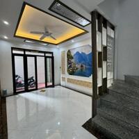 Bán nhà 5 tầng mới, ba bước ra mặt Lĩnh Nam, sân riêng để xe