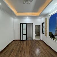 Bán nhà 5 tầng mới, ba bước ra mặt Lĩnh Nam, sân riêng để xe