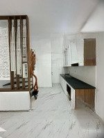 Nhà Phố Lĩnh Nam Hoàng Mai 34M 5Tầng Giá Bán 6,1 Tỷ Ôtô Đỗ Cổng