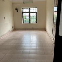 Cho thuê VP 140m2 Huỳnh Thúc Kháng, sẵn chia phòng có thể thông sàn