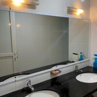 Cho thuê VP 140m2 Huỳnh Thúc Kháng, sẵn chia phòng có thể thông sàn
