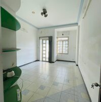 Cho thuê nhà 1 trệt 3 lầu DT 120m2 vỉa hè rộng Mặt tiền đường Võ Văn Ngân Thủ Đức