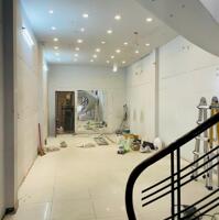 Cho thuê nhà 1 trệt 3 lầu DT 120m2 vỉa hè rộng Mặt tiền đường Võ Văn Ngân Thủ Đức