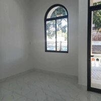 BÁN NHÀ ĐẸP 1 TRỆT 1 LẦU MỚI 100%, GẦN CHỢ VƯỢT LŨ PHƯỜNG 8 VĨNH LONG