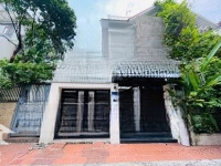 Cho Thuê Biệt Thự Đơn Lập Trung Hòa Nhân Chính - Hoàng Ngân 150M X 4 Tầng Có Hầm Để Xe Sân Vườn